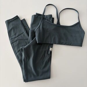 Vuori All The Feels Leggings & Sporta Bra Set